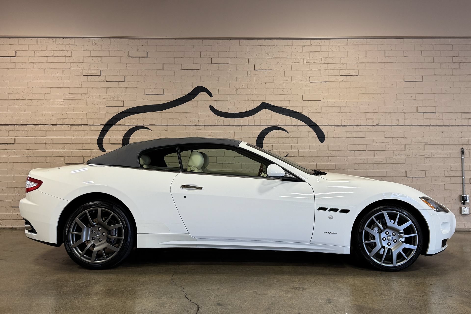Used 2011 Maserati GranTurismo Convertible RWD image 4