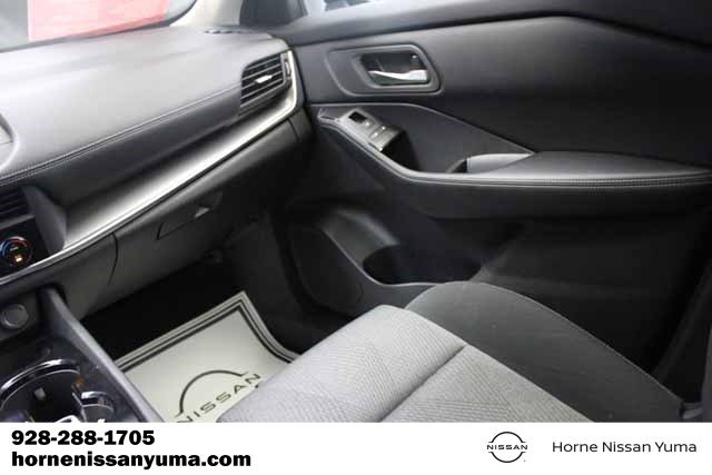 Used 2025 Nissan Rogue SV image 11
