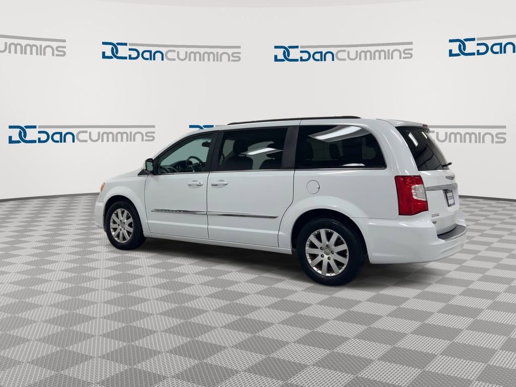 Used 2016 Chrysler Town & Country Touring FWD image 6