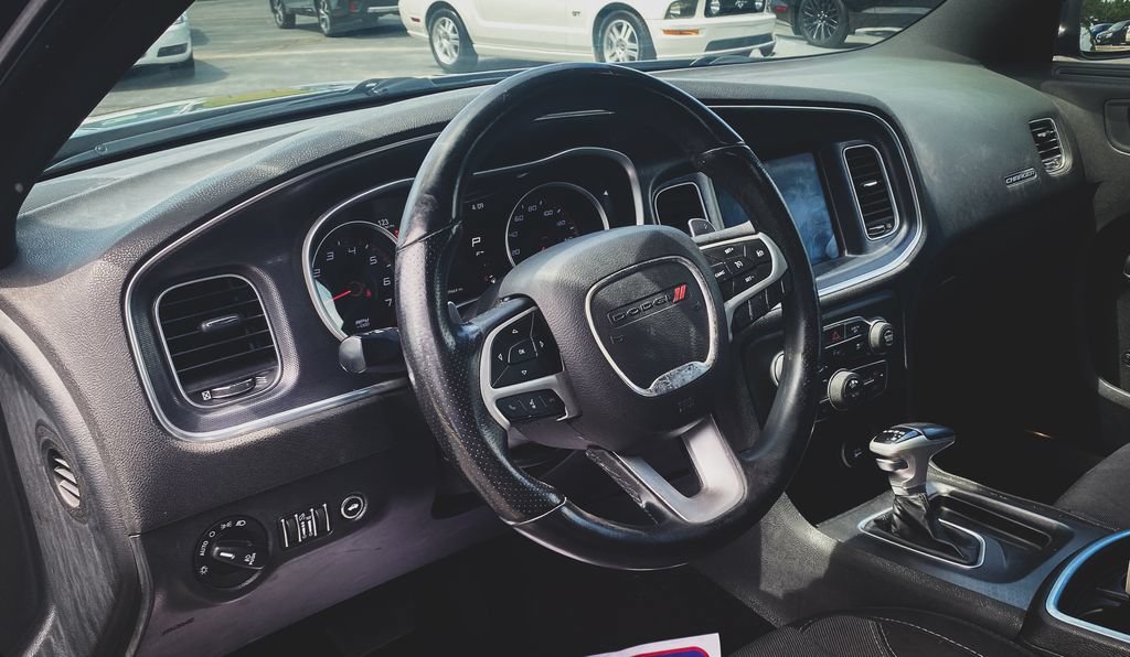 Used 2018 Dodge Charger R/T RWD image 2