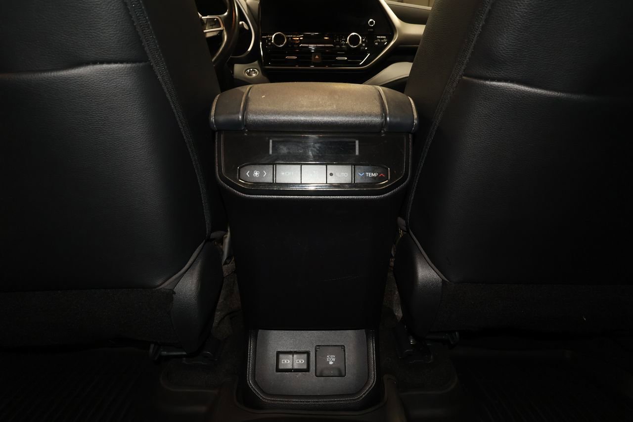 Used 2023 Toyota Highlander Limited image 31