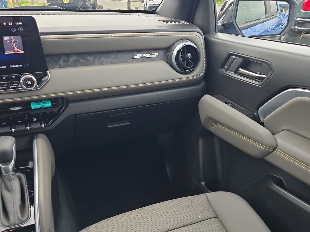 Used 2025 Chevrolet Colorado ZR2 w/ Technology Package image 22