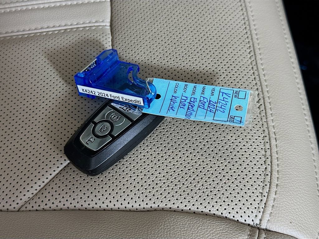 Used 2024 Ford Expedition Max Limited image 36