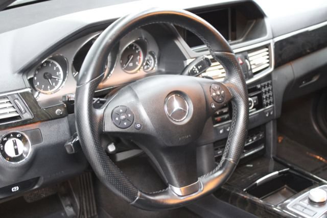 Used 2010 Mercedes-Benz E 550 Sedan w/ Premium 1 Pkg image 15