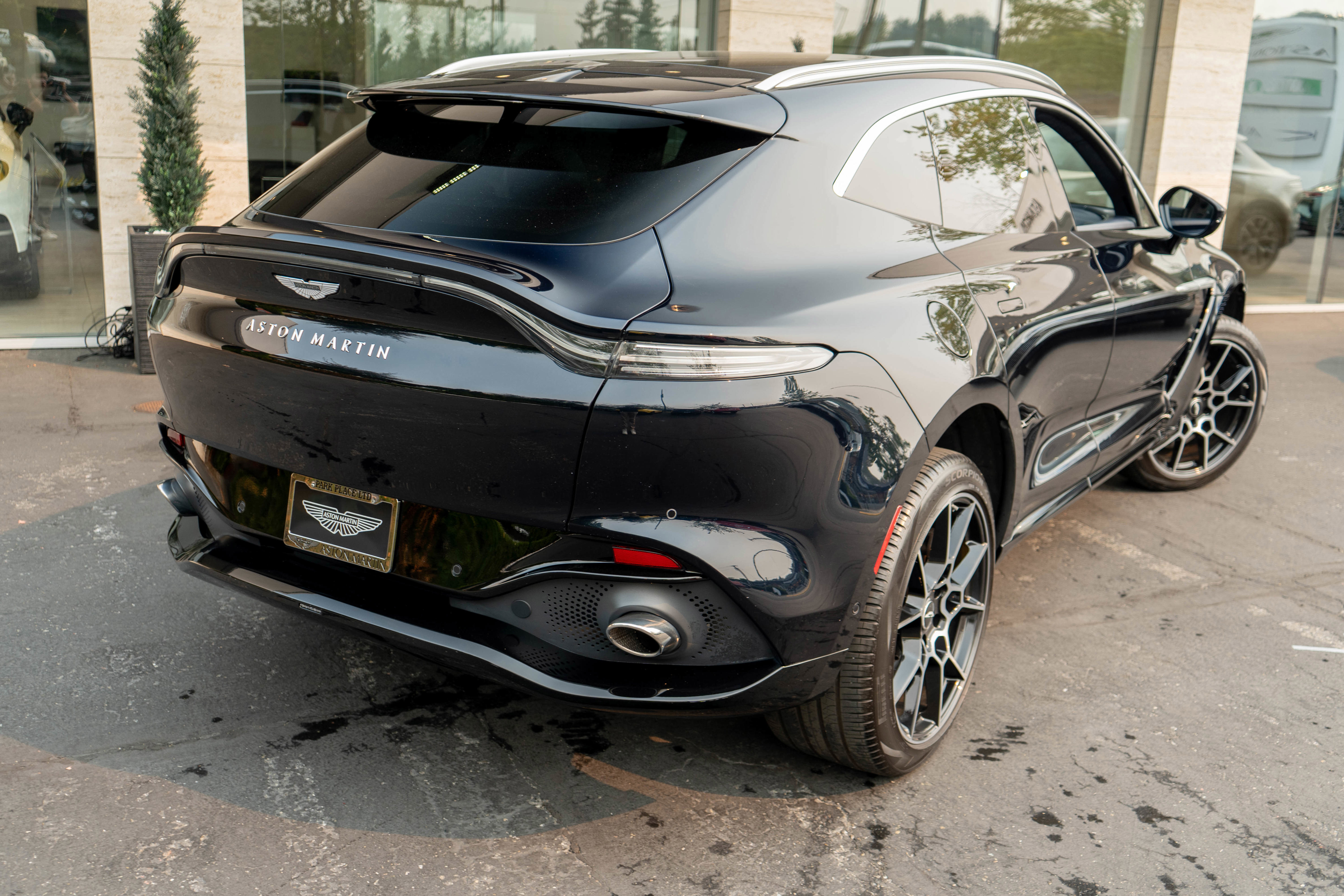 Used 2021 Aston Martin DBX image 50