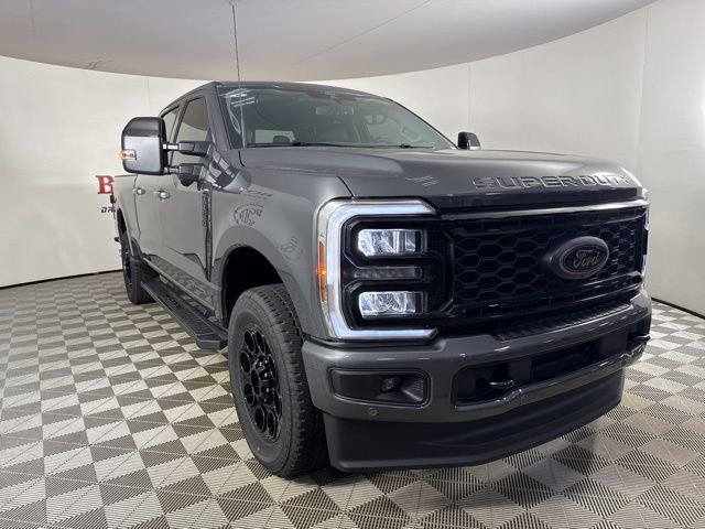 New 2026 Ford F350 Lariat w/ Black Appearance Package