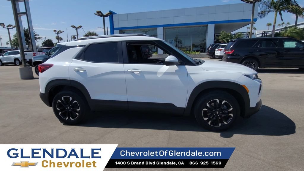 Certified 2023 Chevrolet TrailBlazer LT w/ Convenience Package FWD image 2