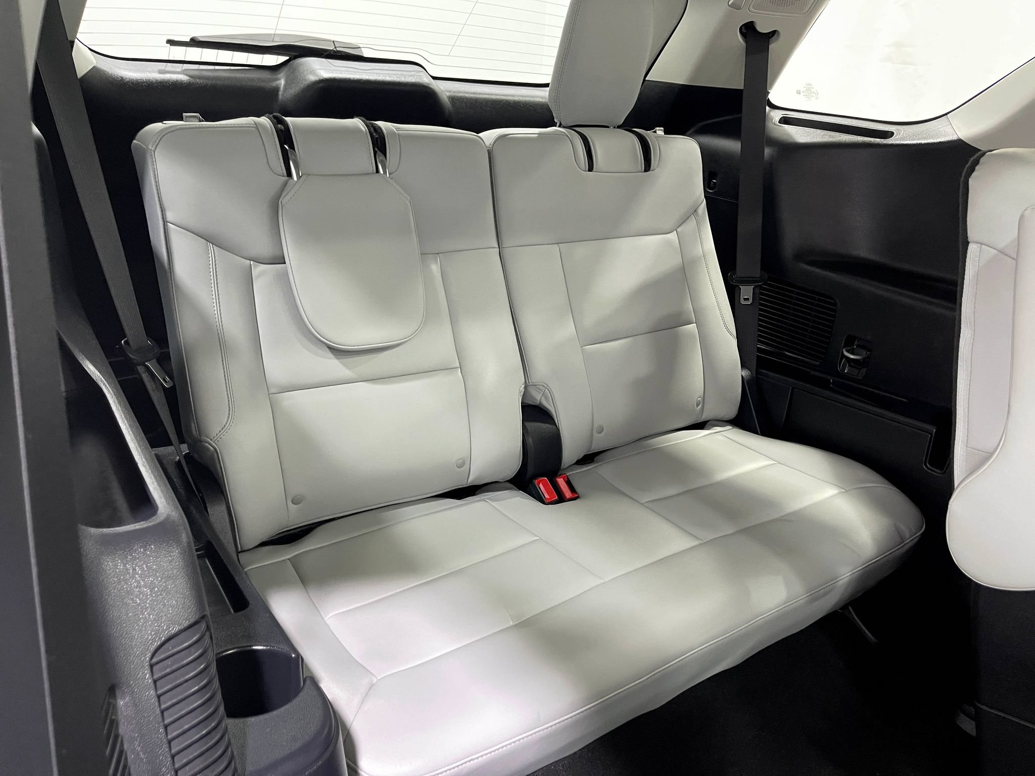 Used 2025 Ford Explorer Platinum w/ Ultimate Package AWD/4WD image 30