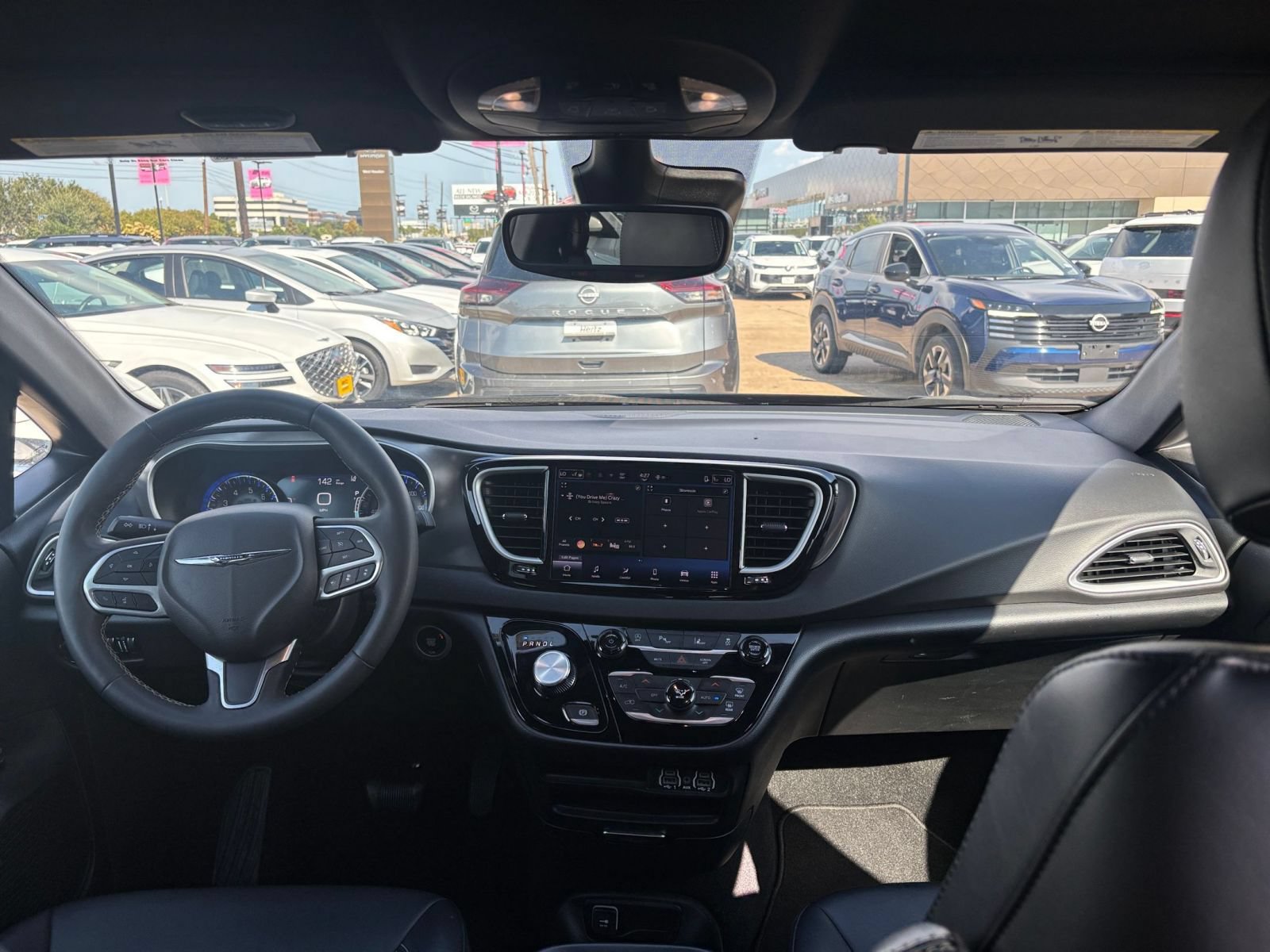 Used 2025 Chrysler Pacifica Select FWD image 35