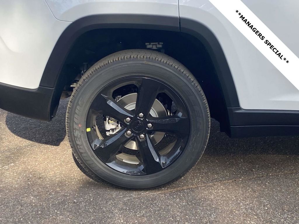 New 2025 Jeep Grand Cherokee Altitude image 8