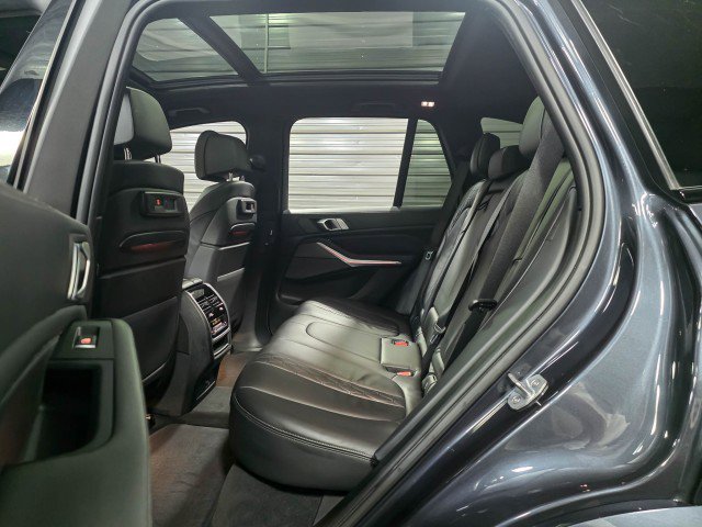 Used 2019 BMW X5 xDrive50i w/ M Sport Package image 16