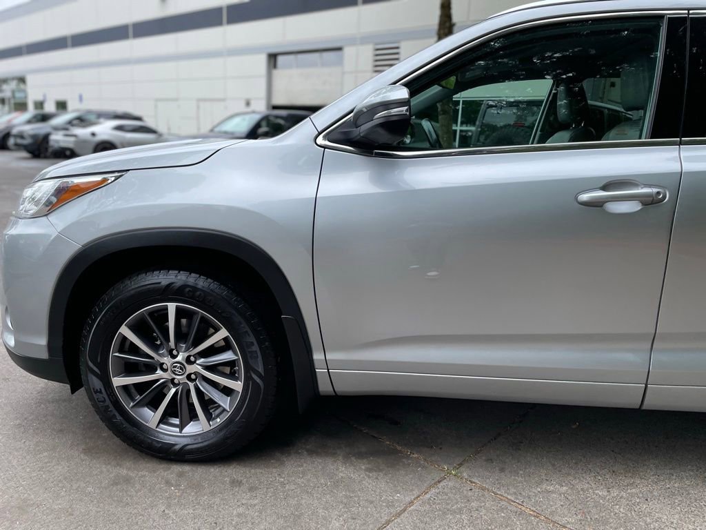 Used 2018 Toyota Highlander XLE AWD/4WD image 7