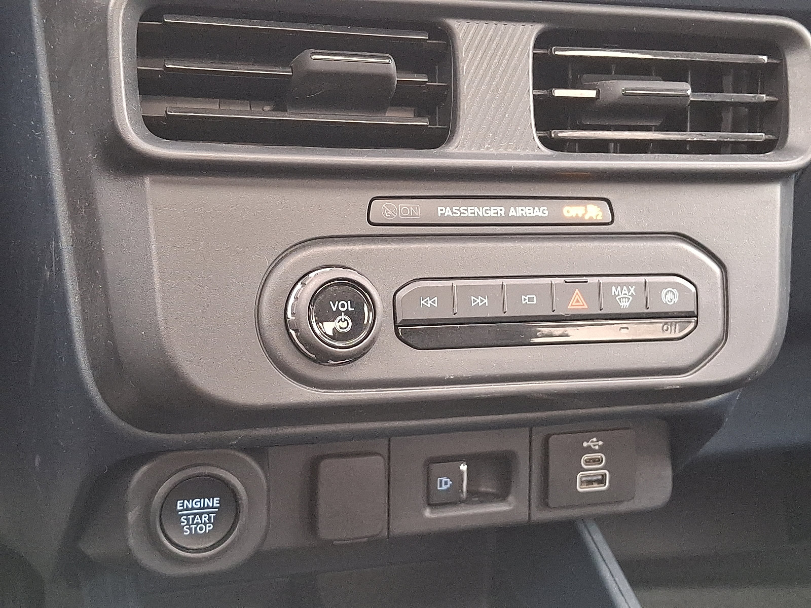 Used 2025 Ford Maverick Lariat w/ Black Appearance Package AWD/4WD image 16