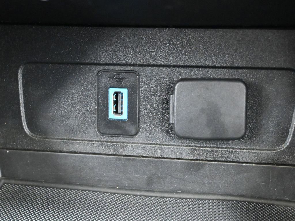 Certified 2017 Ford Escape Titanium w/ Equipment Group 301A image 19