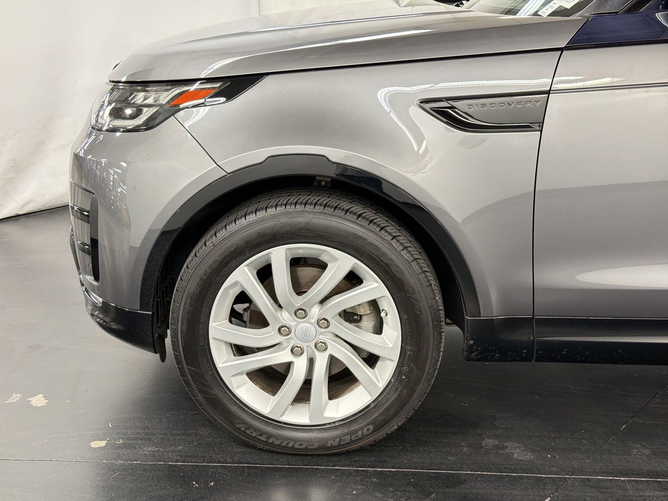Used 2018 Land Rover Discovery HSE AWD/4WD image 12