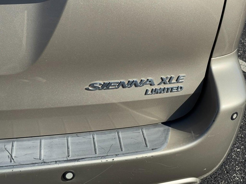 Used 2005 Toyota Sienna XLE Limited image 4