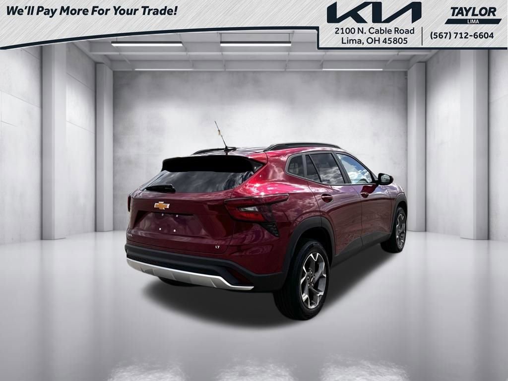 Used 2025 Chevrolet Trax LT w/ LT Convenience Package FWD image 2