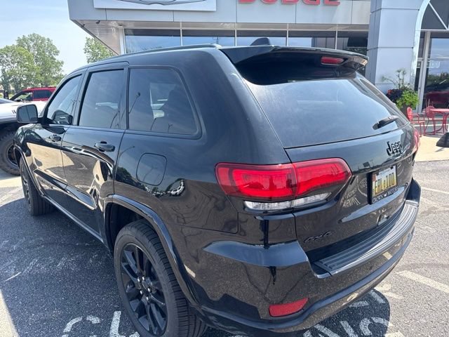 Used 2019 Jeep Grand Cherokee Altitude AWD/4WD image 4
