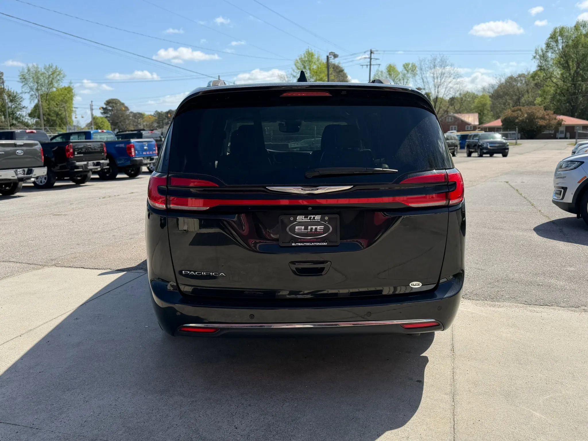 Used 2021 Chrysler Pacifica Touring-L FWD image 8