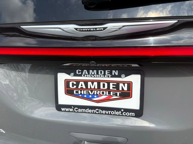 Used 2023 Chrysler Pacifica Touring-L FWD image 10