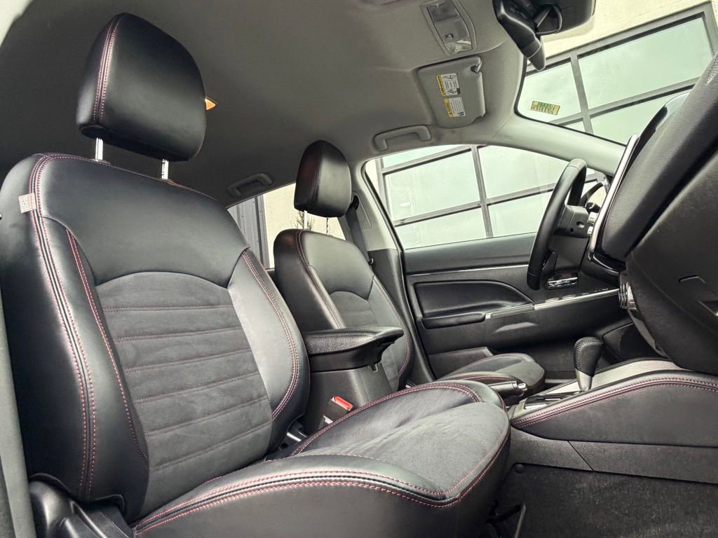 Used 2025 Mitsubishi Outlander Sport AWD image 11