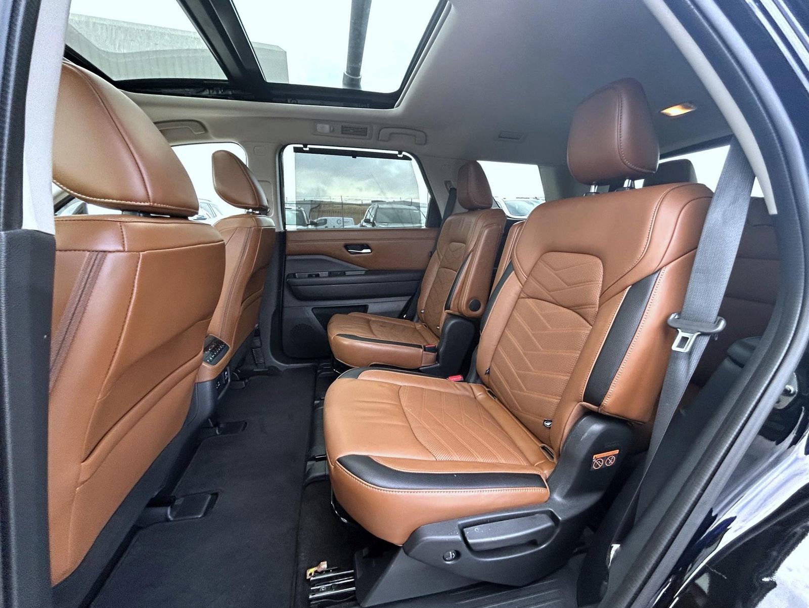 Used 2024 Nissan Pathfinder Platinum image 20