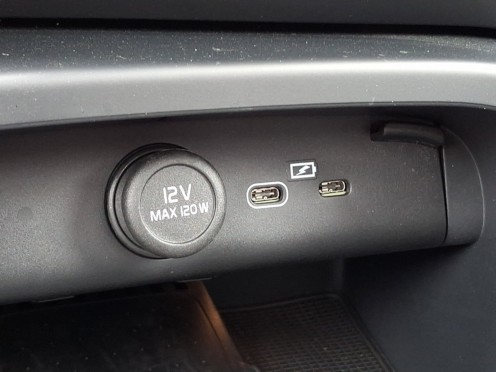 Used 2025 Volvo XC40 B5 Core w/ Protection Package Premier AWD/4WD image 24