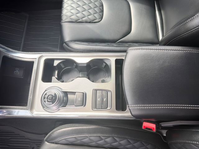 Used 2024 Ford Edge Titanium image 28