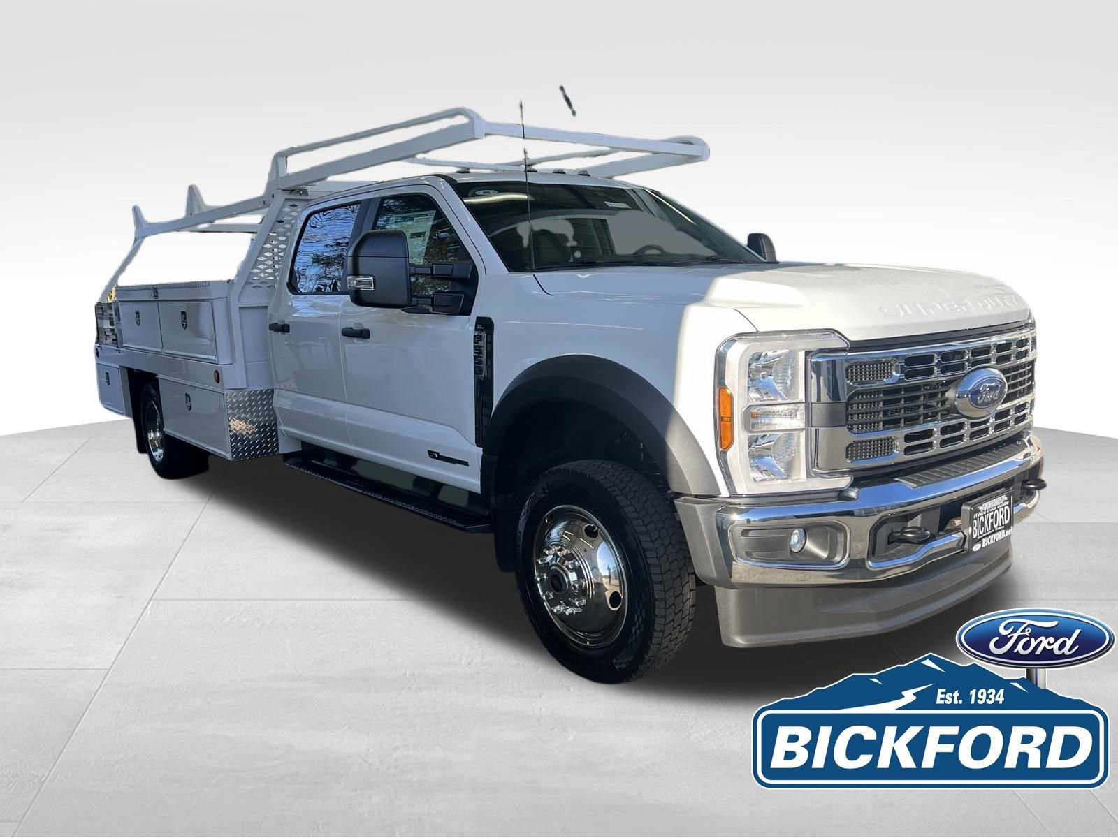 New 2026 Ford F550 4x4 Crew Cab image 3