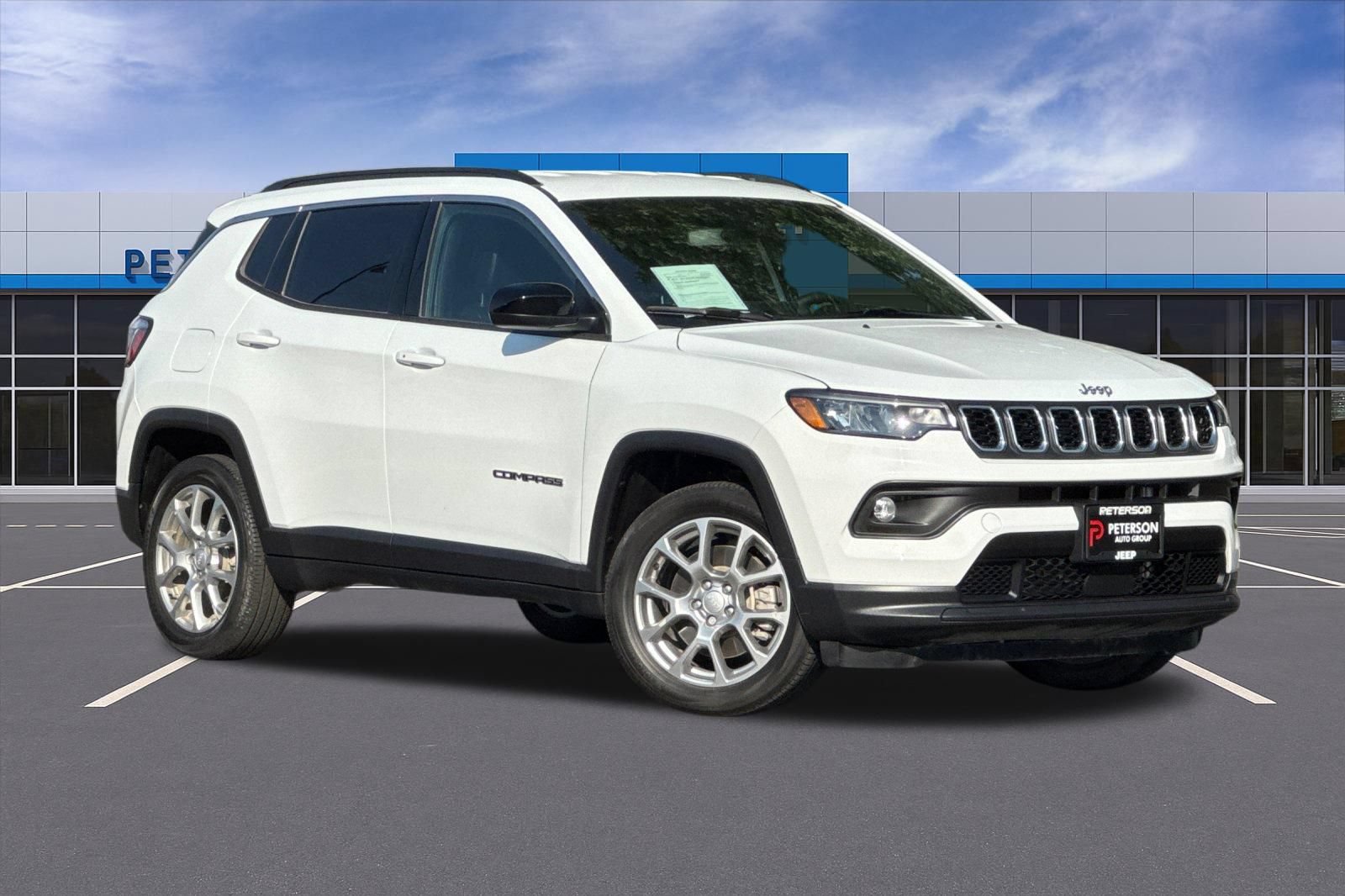 Used 2024 Jeep Compass Latitude AWD/4WD image 2