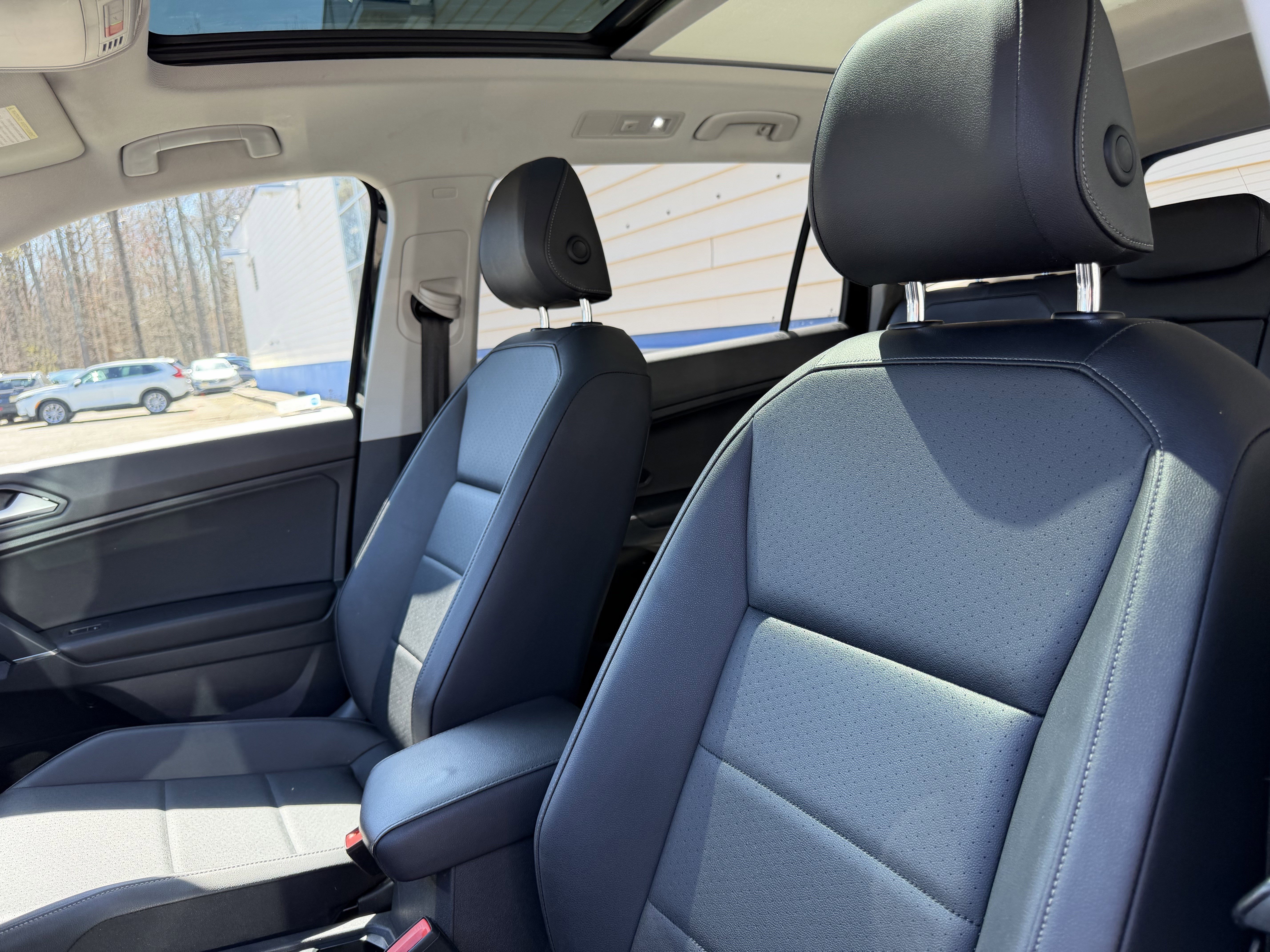 Used 2020 Volkswagen Tiguan SE w/ Panoramic Sunroof Package image 24