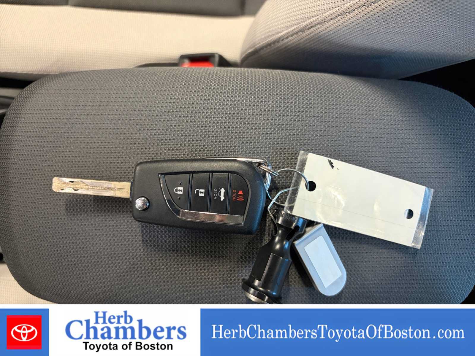 Used 2025 Toyota Corolla LE AWD/4WD image 9