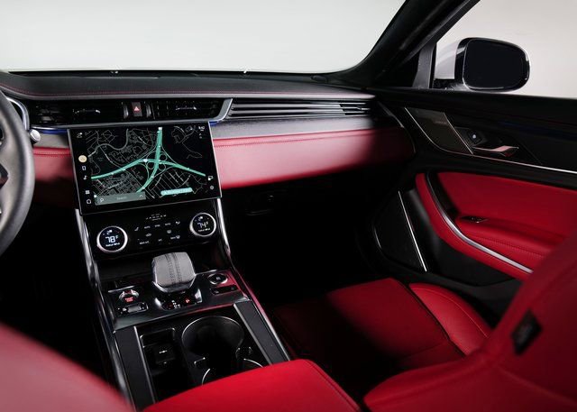 Used 2024 Jaguar XF R-Dynamic SE image 18