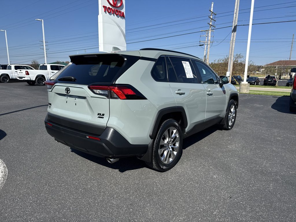 Used 2021 Toyota RAV4 XLE Premium AWD/4WD image 8