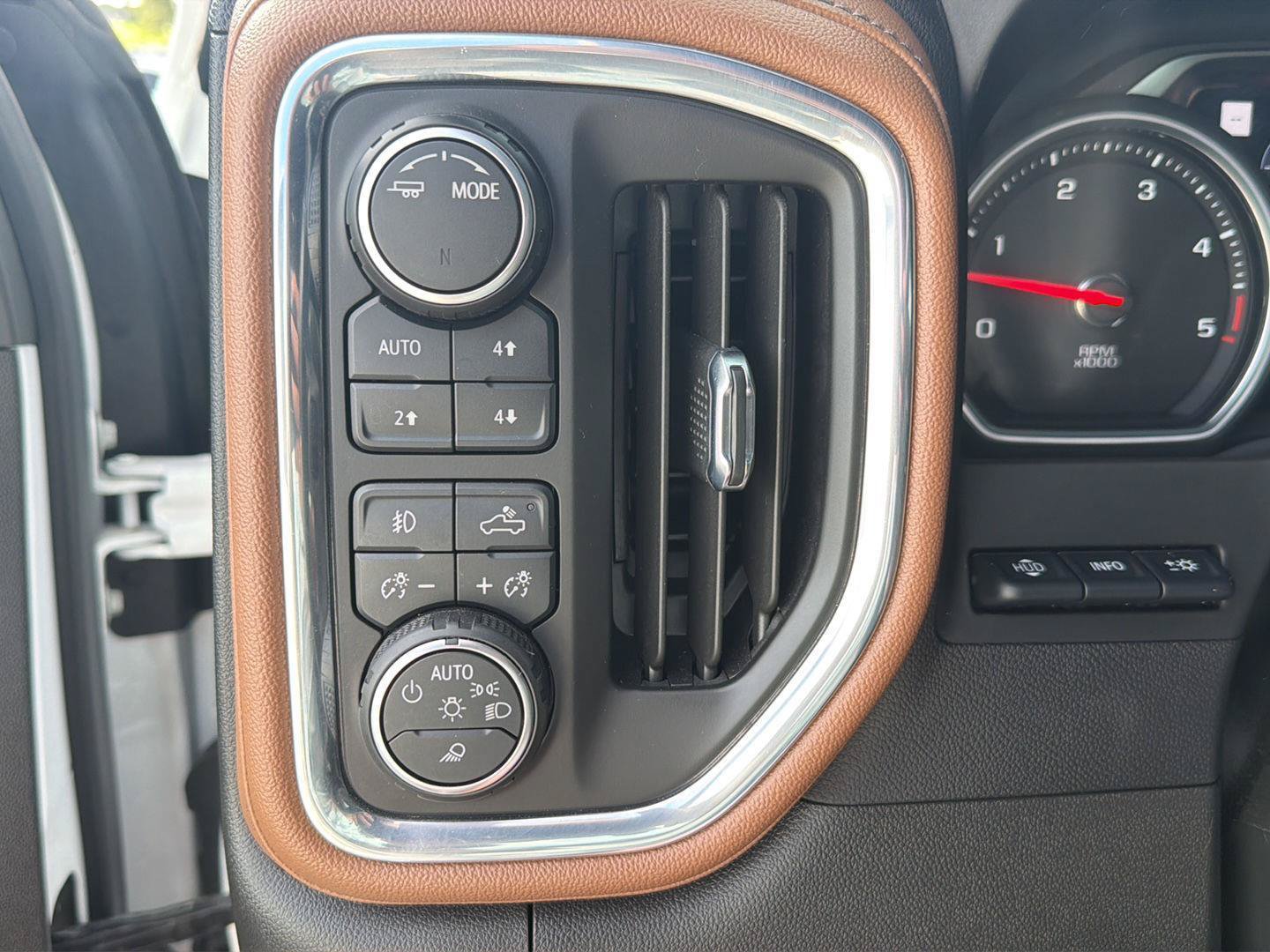 Used 2022 Chevrolet Silverado 2500 High Country AWD/4WD image 20