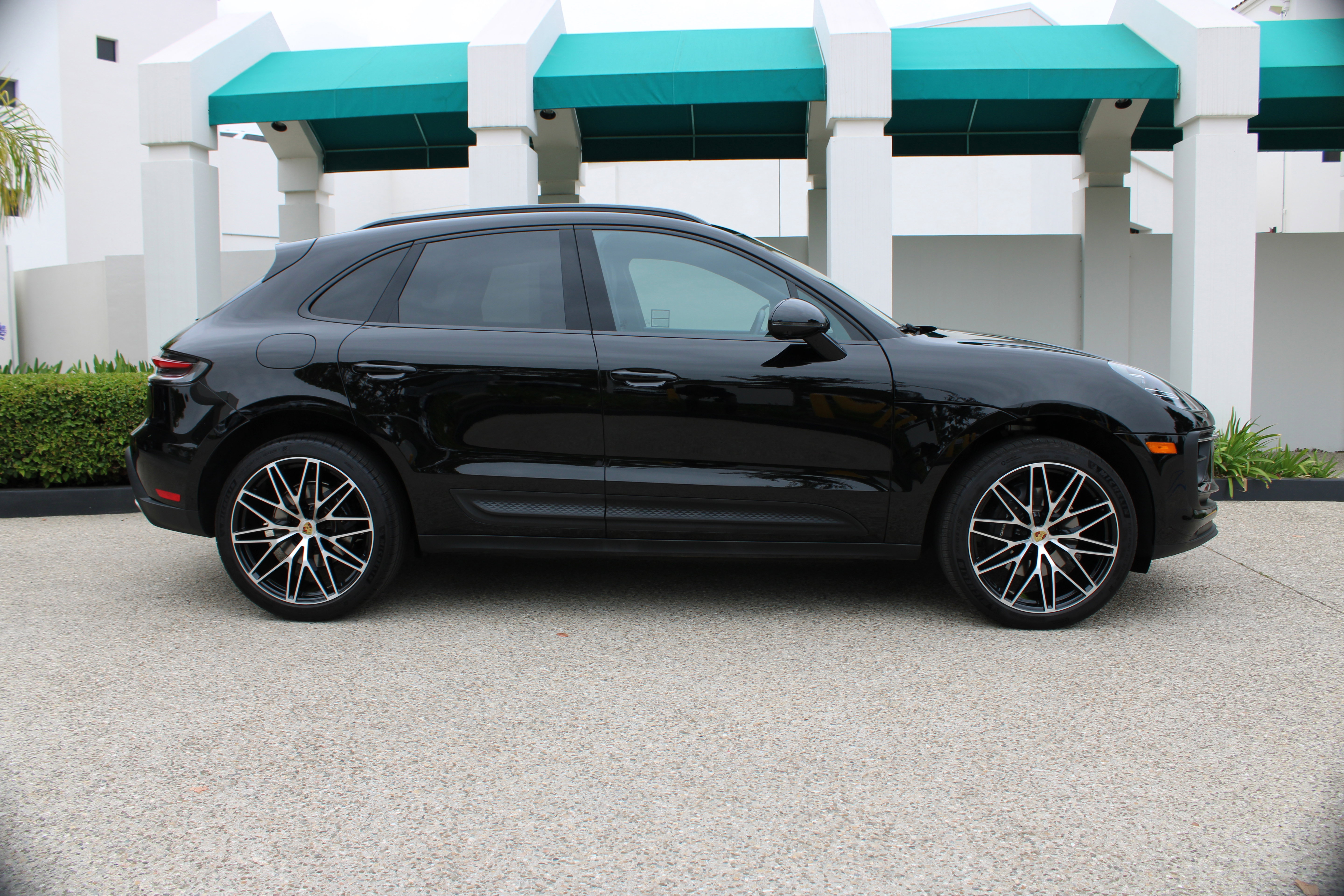 Certified 2026 Porsche Macan AWD/4WD image 8