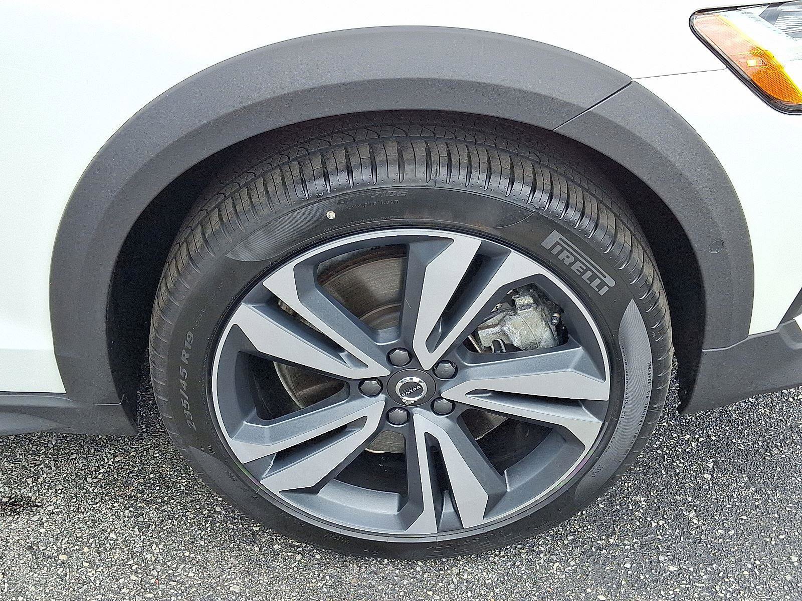 Certified 2024 Volvo V60 B5 Cross Country Plus w/ Protection Package Premier image 8