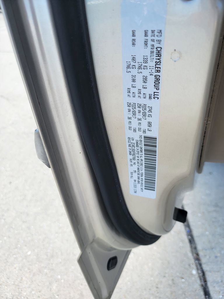 Used 2015 Chrysler Town & Country Touring FWD image 21