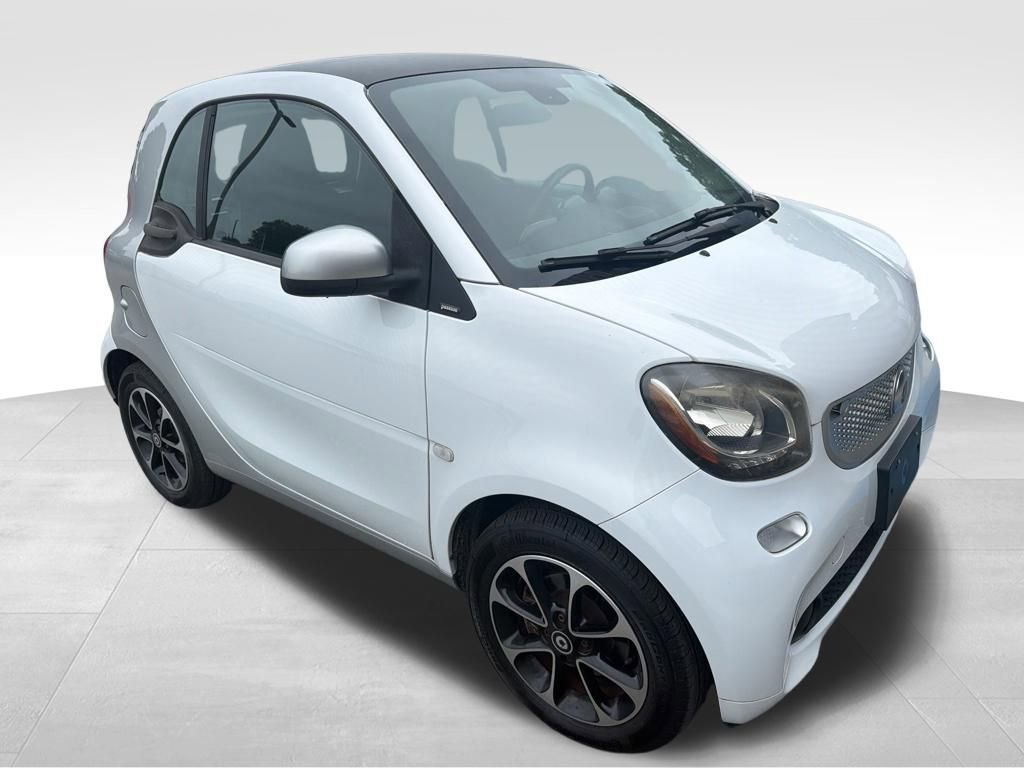 Used 2016 smart fortwo passion RWD image 6
