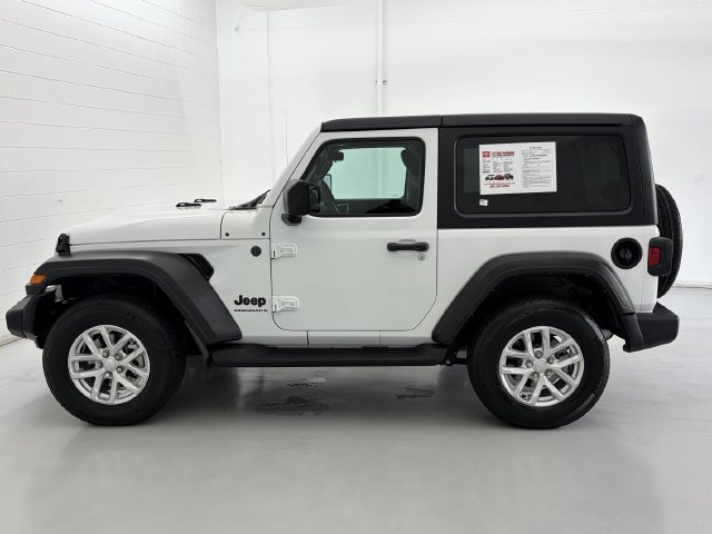 Used 2023 Jeep Wrangler Sport AWD/4WD image 9