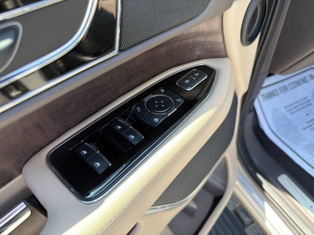 Used 2024 Lincoln Navigator Premiere AWD/4WD image 30