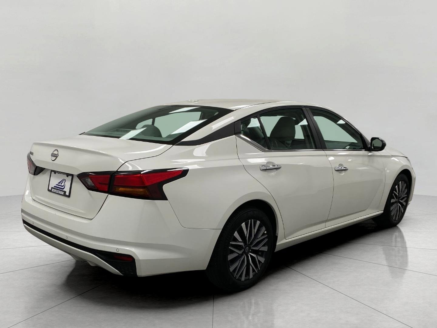 Certified 2025 Nissan Altima 2.5 SV FWD image 3