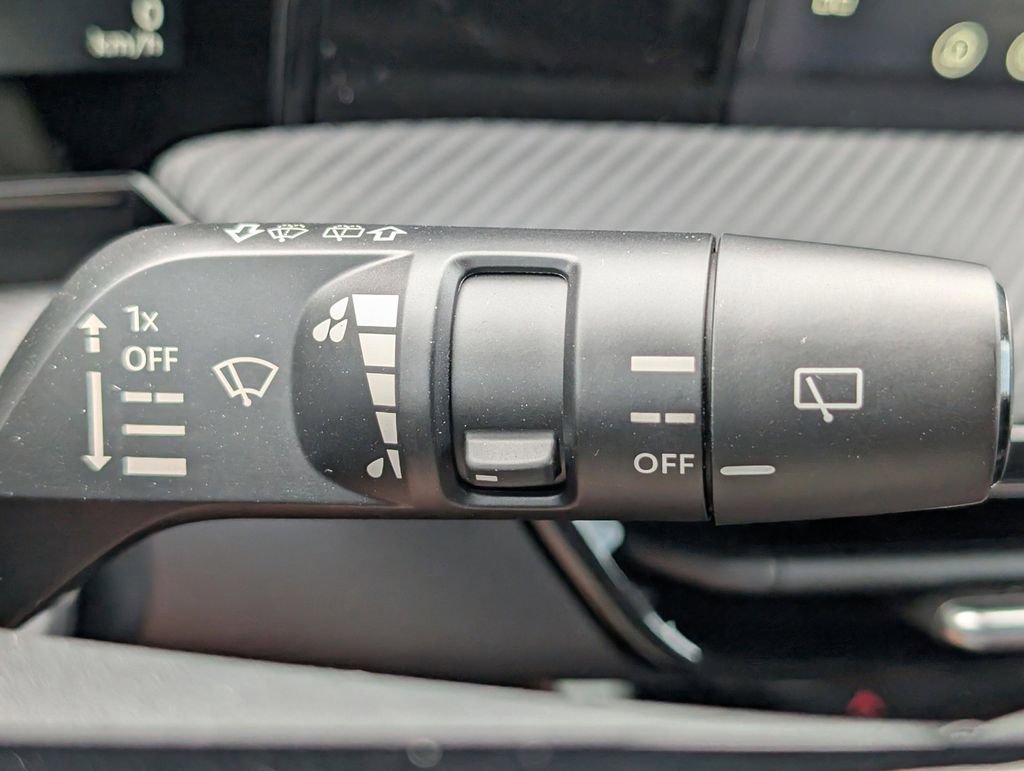 New 2026 Nissan Kicks SR image 25