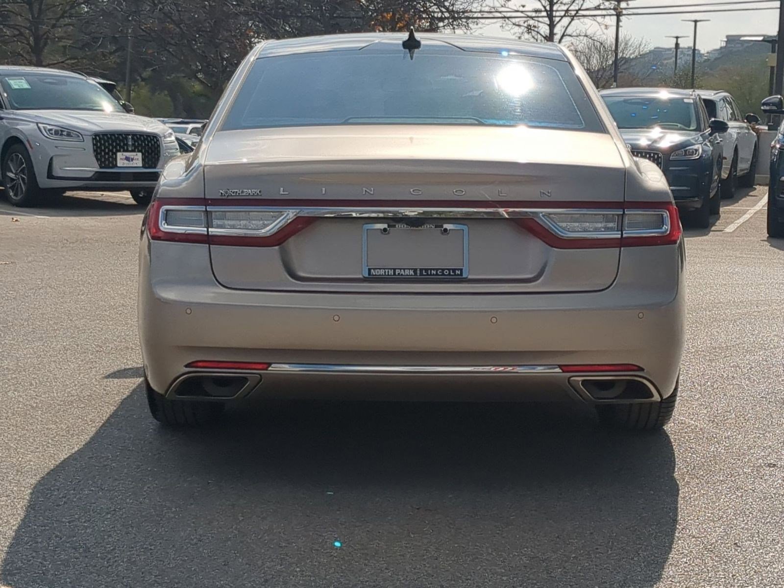 Used 2019 Lincoln Continental Reserve image 4
