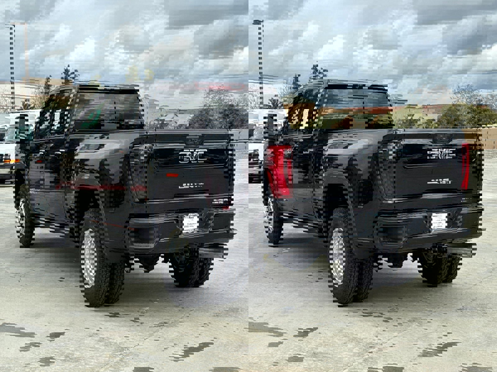 New 2026 GMC Sierra 3500 Denali Ultimate w/ LPO, Black Badging Package image 12