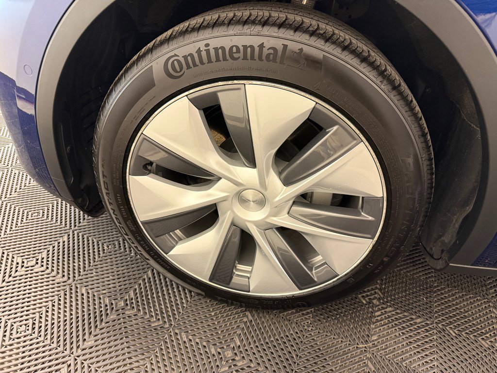 Used 2022 Tesla Model Y Long Range image 22