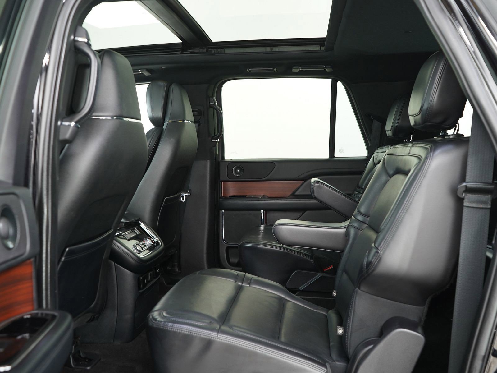 Used 2021 Lincoln Navigator L Reserve AWD/4WD image 18