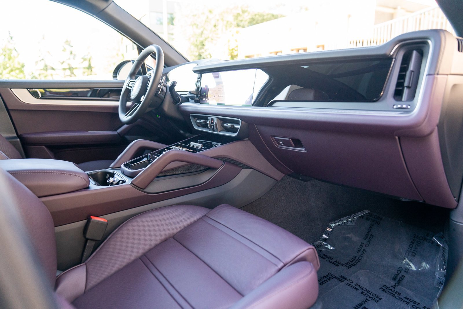 Certified 2025 Porsche Cayenne AWD/4WD image 20