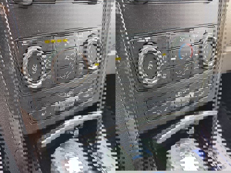 Used 2018 Ford Explorer XLT image 20