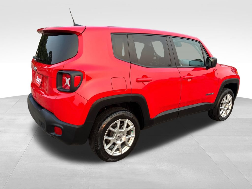 Used 2023 Jeep Renegade Latitude AWD/4WD image 5